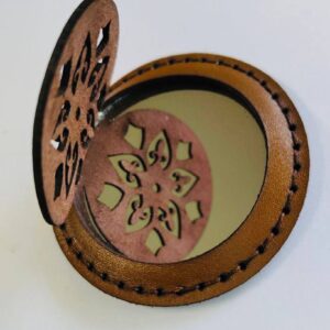 آیینه چرمی